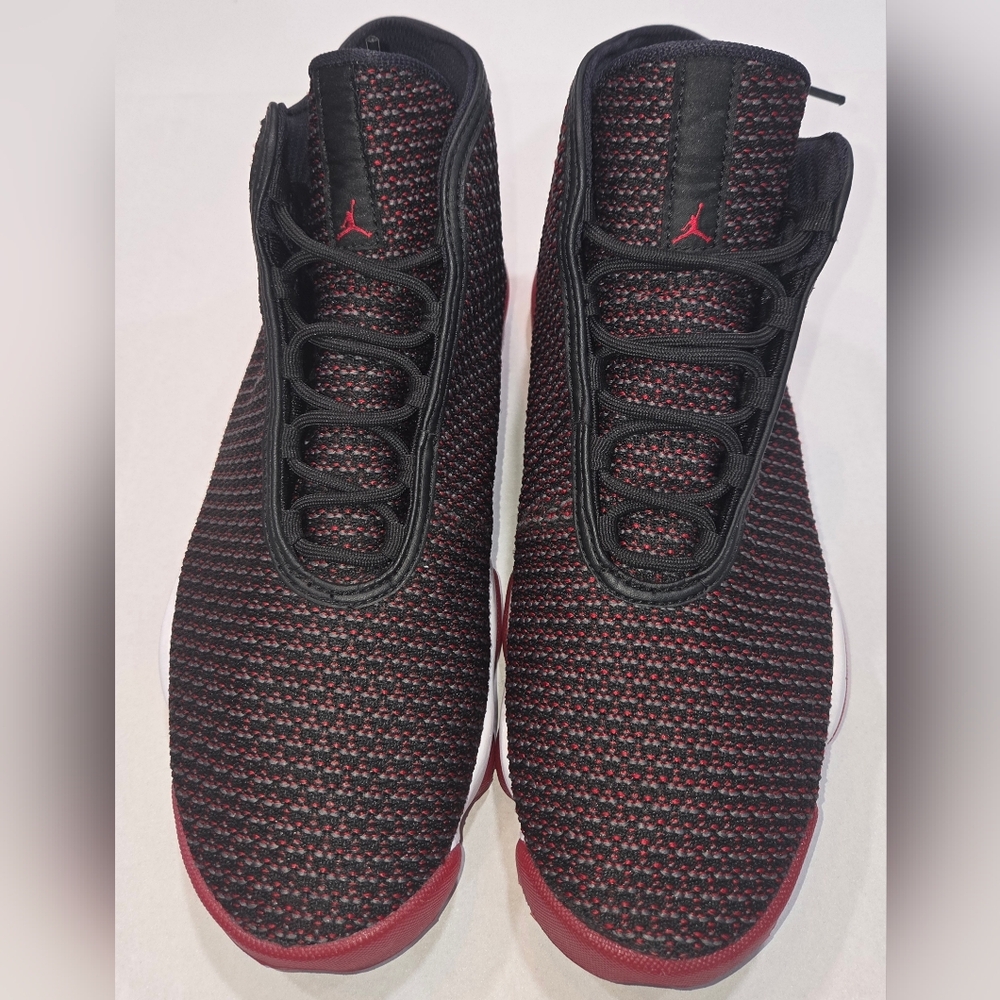 Jordan Men's Horizon Bred Black and Red Knit Sneakers